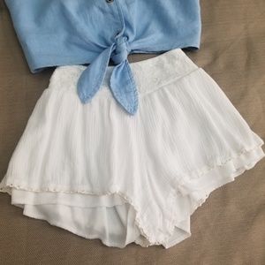 Cute off white shorts